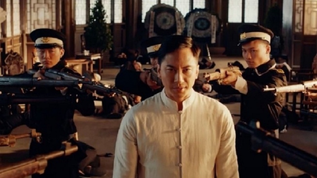 Ip Man: Kung Fu Master yang dibintangi Dennis To akan tayang pada Senin (27/4/2026) malam ini pukul 23.00 WIB di Trans TV. [YouTube]