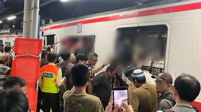 KA Argo Bromo Anggrek Tabrak KRL, Dugaan Awal Akibat Kecelakaan Taksi Listrik