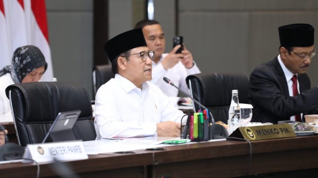 Menteri Koordinator Bidang Pemberdayaan Masyarakat Abdul Muhaimin Iskandar atau Cak Imin saat membuka Rapat Tingkat Menteri terkait Evaluasi Capaian Pelaksanaan Instruksi Presiden No. 8/2025, di Kantor BPJS Ketenagakerjaan, Senin (27/4/2026). (Dok: KemenpanRB)