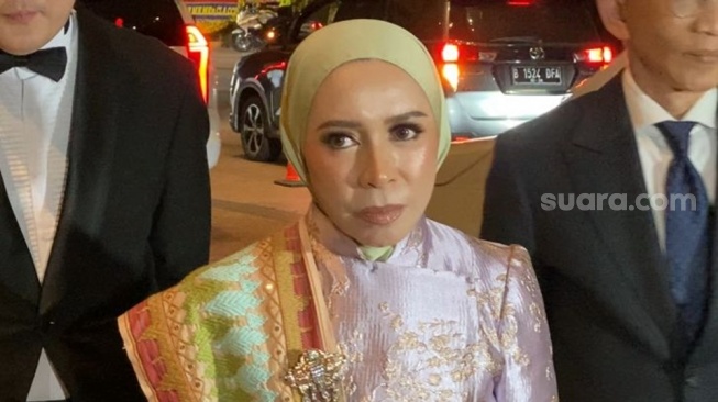 Akui Salah Kostum, Melly Goeslaw Puji Resepsi El Rumi dan Syifa Hadju: Orang Tuanya Gak di Pelaminan
