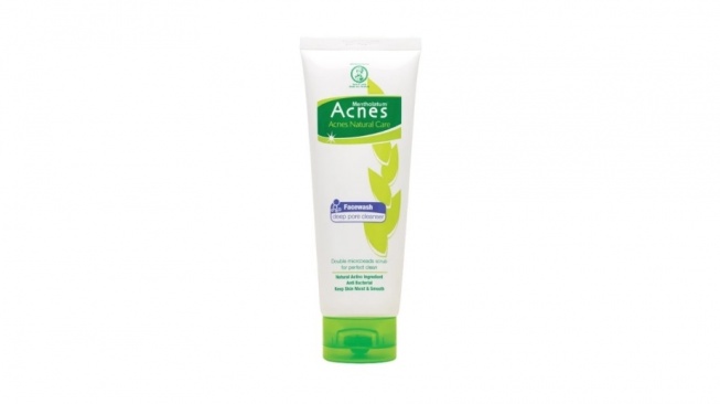 Acnes Natural Care Face Wash Deep Pore Cleanser (Shopee)