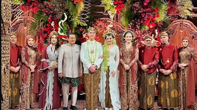 Momen Langka! Ahmad Dhani dan Mulan serta Maia dan Irwan Mussry Berdansa Bareng di Resepsi El Rumi