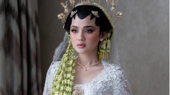 Kebaya Syifa Hadju saat Akad Nikah Curi Perhatian, Intip Detailnya!