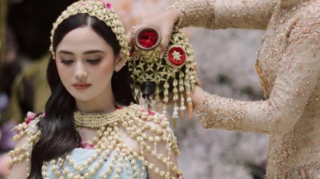 Ronce melati siraman Syifa Hadju [nstagram/didietmaulana]