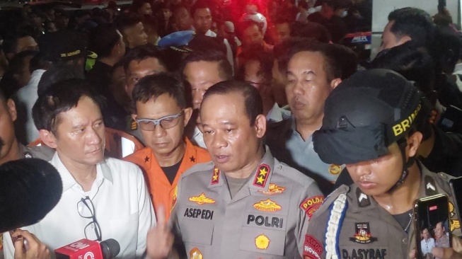 Tabrakan Kereta Bekasi Timur: 29 Korban Dievakuasi, 6-7 Orang Masih Terjepit