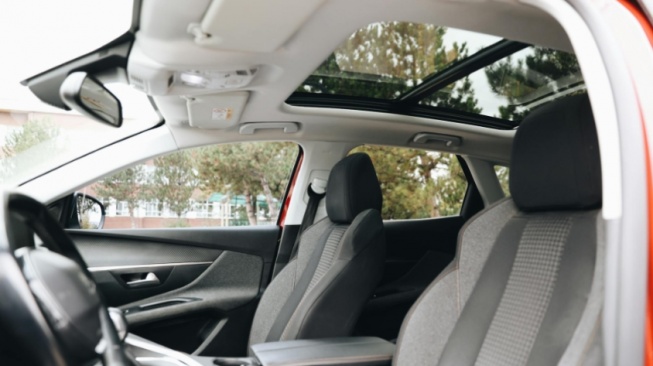 Apa Penyebab Sunroof Mobil Bocor? Masalahnya Bukan Cuma di Seal