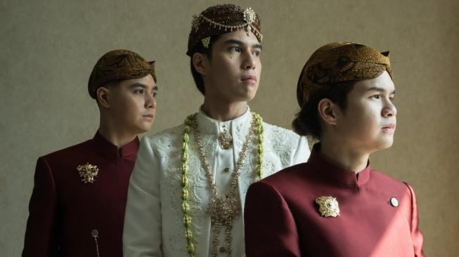 Al Ghazali dan Dul Jaelani ikut mendampingin El Rumi dalam pernikahannya dengan Syifa Hadju. [Instagram]