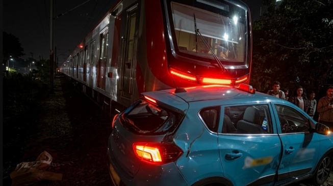 Tragedi KRL vs VinFast: Fitur Canggih Mobil Listrik yang Bikin Roda Terkunci Otomatis?