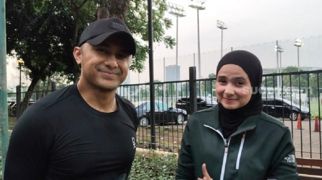 Hengky Kurniawan dan Sonya Fatmala ditemui di kawasan Senayan, Jakarta Pusat, Senin (27/4/2026). [Rena Pangesti/Suara.com] 