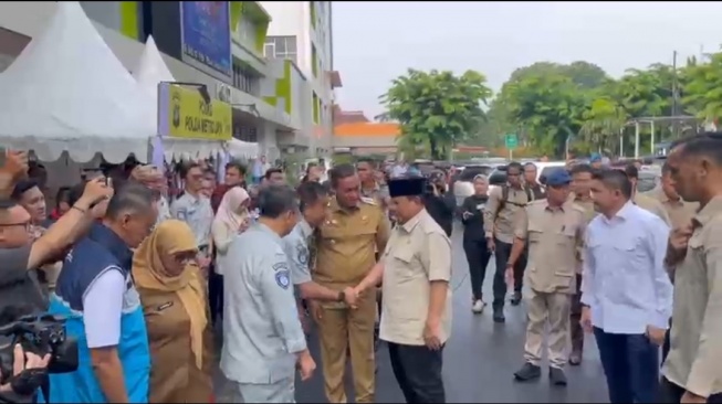 Prabowo Jenguk Korban Kecelakaan Kereta di Bekasi, Datangi RSUD Pagi Ini