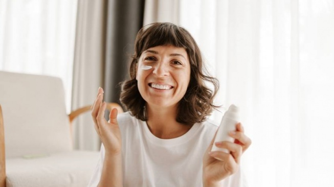 Kenapa Sunscreen Bikin Kusam? Ini Tips Memilih Produk agar Wajah Tetap Cerah