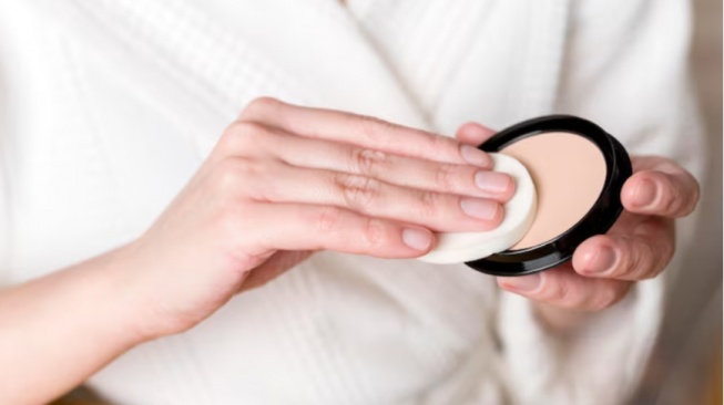 4 Bedak SPF 50 Terbaik untuk Aktivitas Outdoor: Tahan Lama dan Anti Kusam