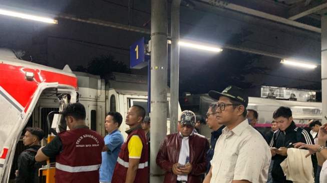Tinjau Kecelakaan Kereta di Stasiun Bekasi Timur, Anggota DPR Sudjatmiko: Situasi Sangat Mencekam