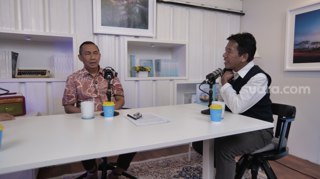 Presiden Direktur Metropolitan Land Tbk, Anhar Sudrajat (kiri). [Suara.com]