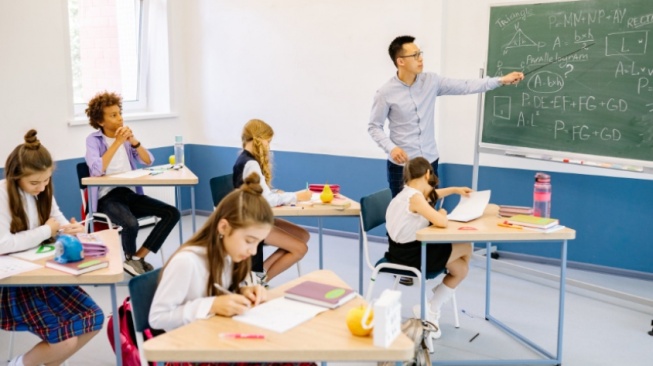 Pendidikan Gratis dan Perspektif Salah Soal Sekolah Gratis