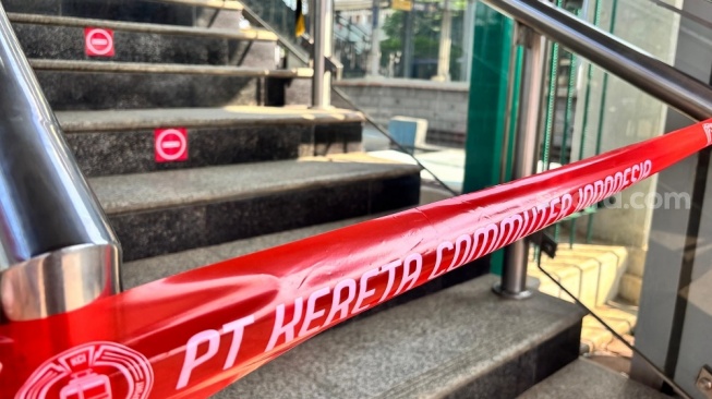 Suasana stasiun Bekasi Timur masih ditutup pasca insiden tabrakan kereta. (Suara.com/Lilis)