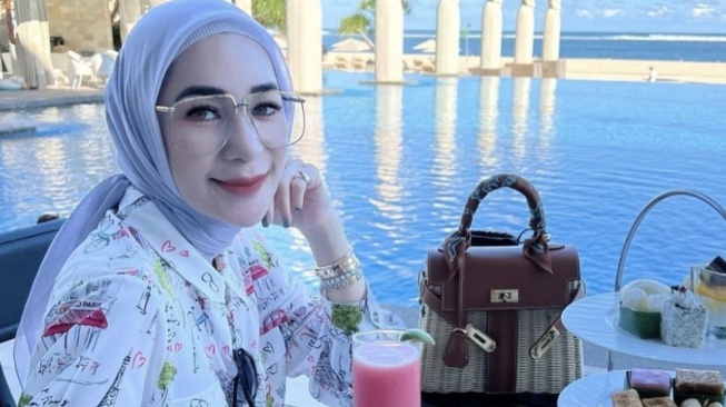 Viral Isu Erin Mantan Andre Taulany Diduga Aniaya ART, Disebut Mencekik hingga Mengancam Pakai Pisau