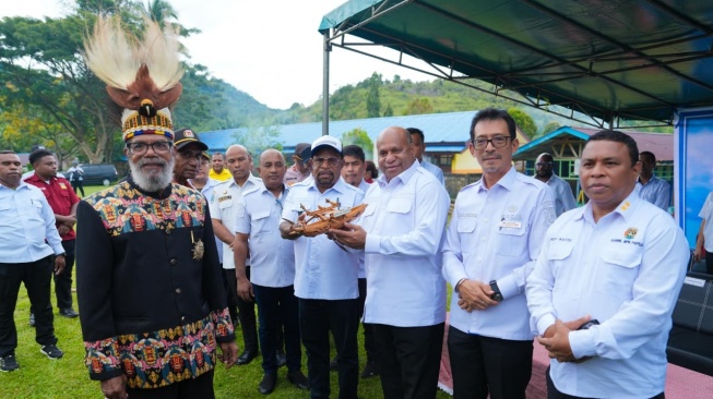 Gubernur Fakhiri Dorong Depapre Jadi Pusat Perikanan, Libatkan Ondoafi dan Masyarakat