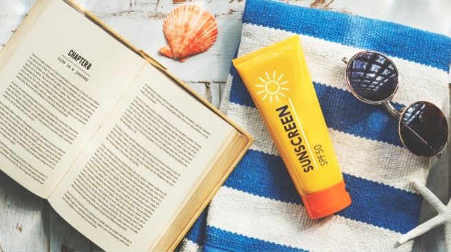 5 Sunscreen yang Tidak Perih di Mata dan Mencerahkan Wajah