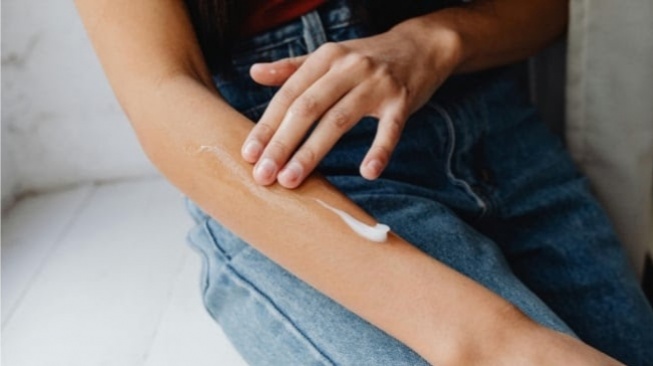 4 Body Serum SPF 50, Buat Beraktivitas Outdoor untuk Cegah Kulit Belang