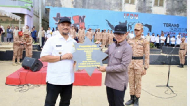 Wamendagri Bima Arya Sugiarto secara resmi menutup kegiatan Praktik Lapangan Praja Institut Pemerintahan Dalam Negeri (IPDN) Gelombang III di Kabupaten Aceh Tamiang, Aceh, Rabu (29/4/2026). (Dok: Kemendagri)