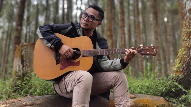 Meluluhkan Hati Lewat 'Merbabu', Ady Lanjutkan Misi Musikal 7 Gunung Nusantara