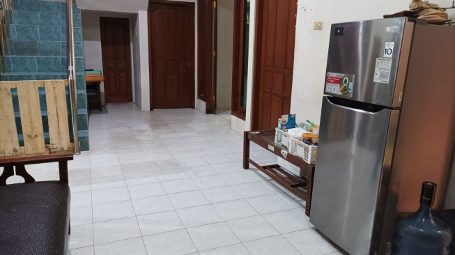 Foto kondisi dapur yang tampak rapi dan bersih (dok. Shevinna putti/suara.com)