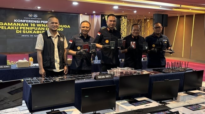 Sukabumi Jadi Markas "Cinta Palsu" Antarnegara: 16 WNA Spesialis Love Scamming Digulung Imigrasi!