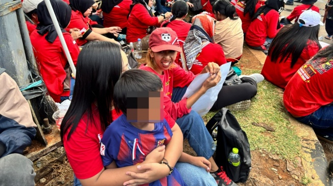 Cerita Ibu Buruh di May Day, Ajak Anak ke Tengah Aksi