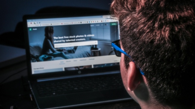 Sisi Gelap Internet: Ketika Privasi Menjadi Ruang Nyaman bagi Para Predator
