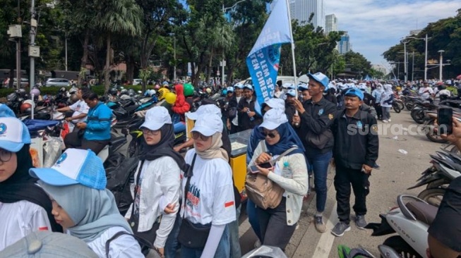 Dilema Skincare dan Sembako: Jeritan Buruh Perempuan Cirebon Tagih Kesejahteraan di Ibu Kota