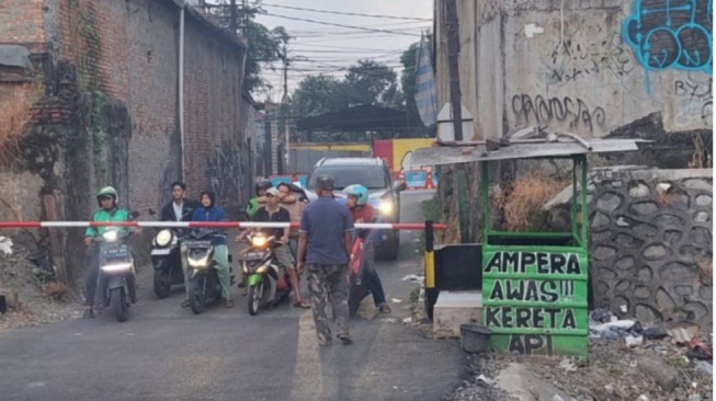 Pasca Kecelakaan, Perlintasan Dekat Stasiun Bekasi Timur Dipasangi Palang Pintu