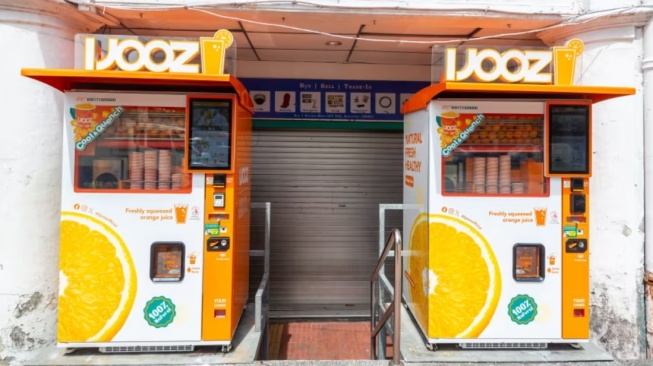 Mahasiswa Prancis di Singapura Terancam 2 Tahun Penjara Gara-gara Jilat Sedotan Vending Machine