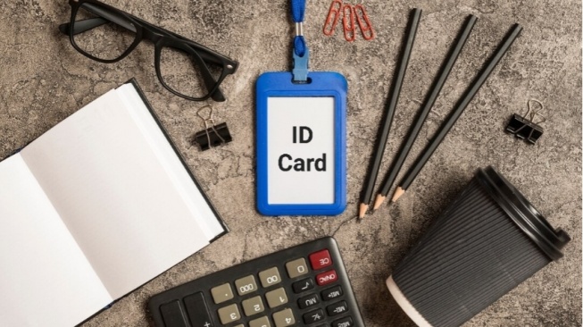 7 Rekomendasi Lanyard ID Card Stylish, Anti Putus Cocok buat Semua Outfit