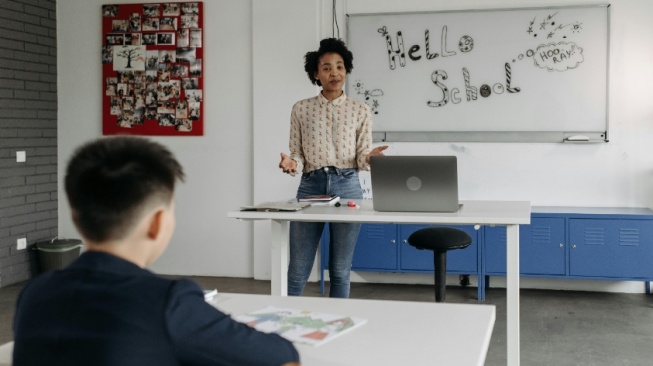 Perempuan dalam Dunia Pendidikan: Dari Murid hingga Penggerak Perubahan