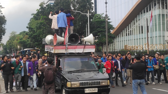 Momentum Hardiknas, BEM SI Demo di Patung Kuda Sampaikan 10 Tuntutan, Ini Isinya