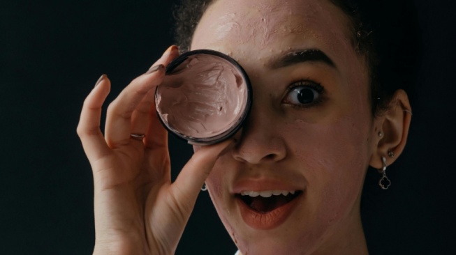 4 Clay Mask Centella untuk Pori Bersih Tanpa Bikin Kulit Kering