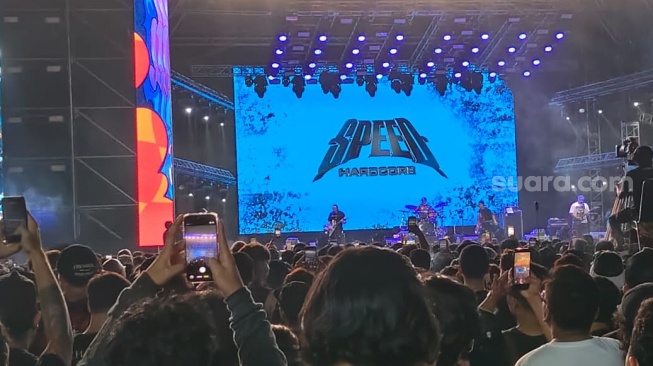 Dari Bandung hingga Australia, Ribuan Massa Berbaju Hitam Padati Perayaan 10 Tahun Hammersonic