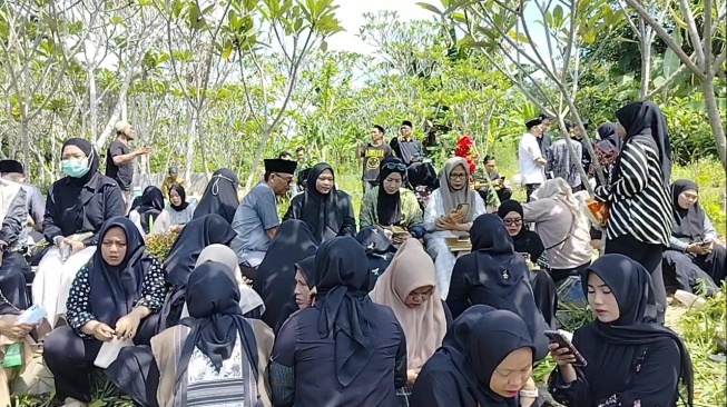 Isak Tangis Pecah di Pemakaman Myta, Dokter Muda Diduga 3 Bulan Tanpa Libur di RSUD KH Daud Arif