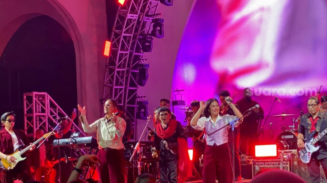 Maliq & D'Essentials X Rhoma Irama di OTW Pestapora: Lagu Kita Bikin Romantis Berubah Jadi Dangdut