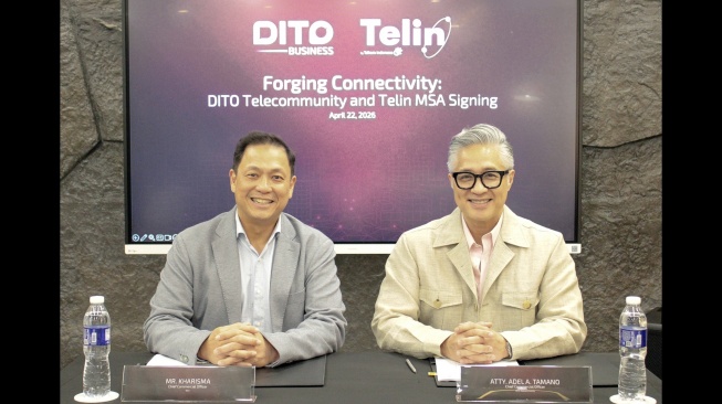 Penandatanganan Master Services Agreement (MSA) dilakukan oleh Plt. Chief Executive Officer Telin sekaligus Chief Commercial Officer Telin Kharisma (kiri) dan Chief Commercial Officer DITO Telecommunity Atty. Adel A. Tamano (kanan) di DITO Business Hub, Manila, Filipina (22/4/2026). (Dok: Telkom)