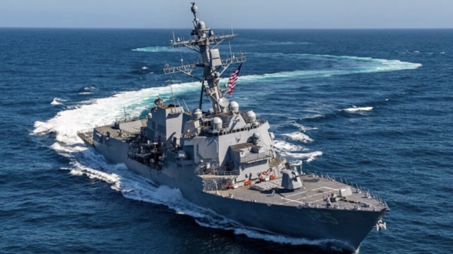 Kapal Perang AS Terjang Iran di Selat Hormuz dengan Dalih "Project Freedom"