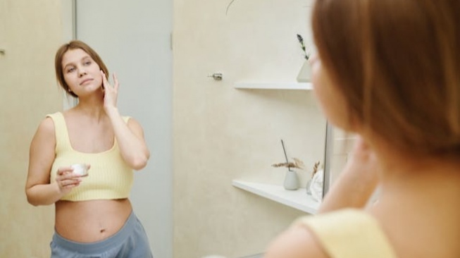 Physical atau Chemical Sunscreen, Mana yang Lebih Aman untuk Ibu Hamil?