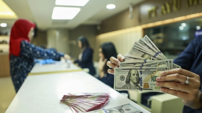 Rupiah Masih Melemah Akibat Turunnya Surplus Perdagangan