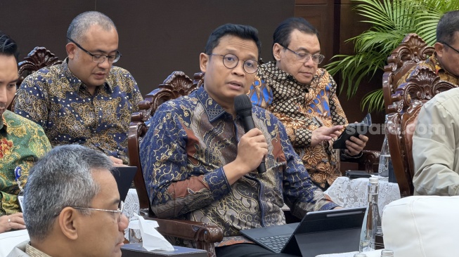 Direktur Jenderal Pajak Kementerian Keuangan Bimo Wijayanto saat konferensi pers APBN KiTa edisi Maret 2026 di Kantor Kemenkeu, Jakarta, Selasa (5/5/2026). [Suara.com/Dicky Prastya]