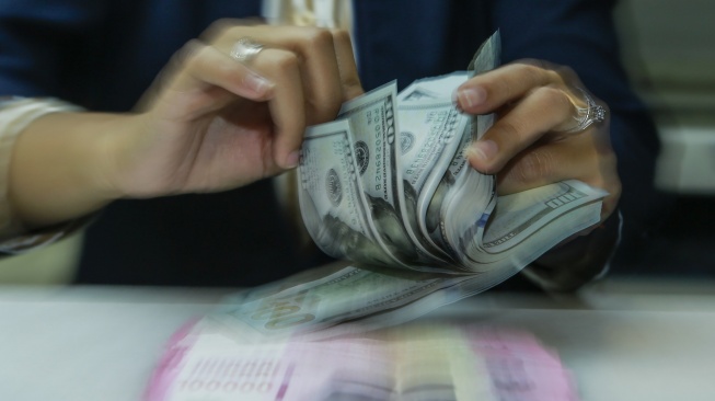 Nilai Tukar Rupiah Terus Anjlok saat BPS Umumkan Pertumbuhan Ekonomi Melejit Tinggi
