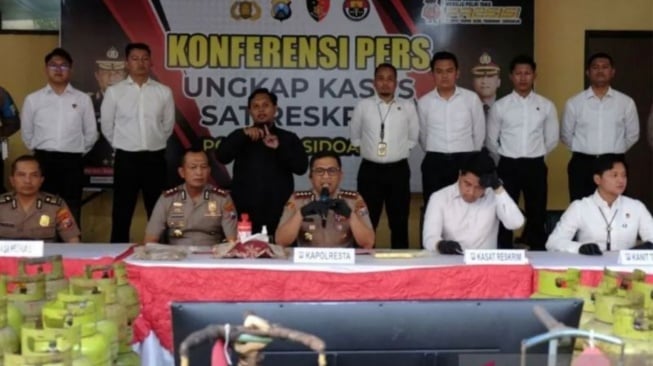 Kedok Rumah Dijual di Sidoarjo: Di Luar Sepi di Dalam Oplos Gas Elpiji Beromzet Puluhan Juta