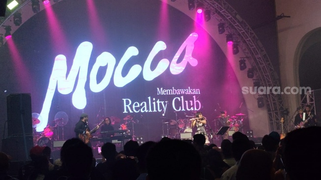 Penampilan Mocca di OTW Pestapora yang digelar di Bengkel Space, Jakarta Selatan pada Senin, 4 Mei 2026. [Suara.com/Rena Pangesti]