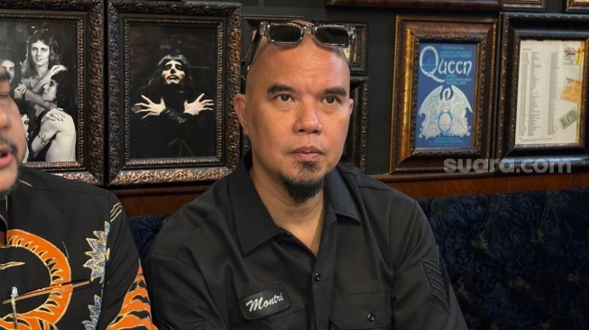 Ahmad Dhani ditemui di kawasan Kemang, Jakarta Selatan pada Rabu, 6 Mei 2026. [Suara.com/Tiara Rosana]