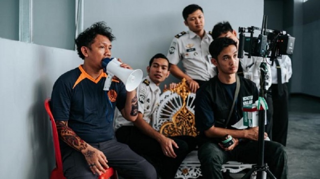 Aktor Erick Estradara menggarap film pendek berjudul Napi: Pesan dari Dalam. [Instagram]